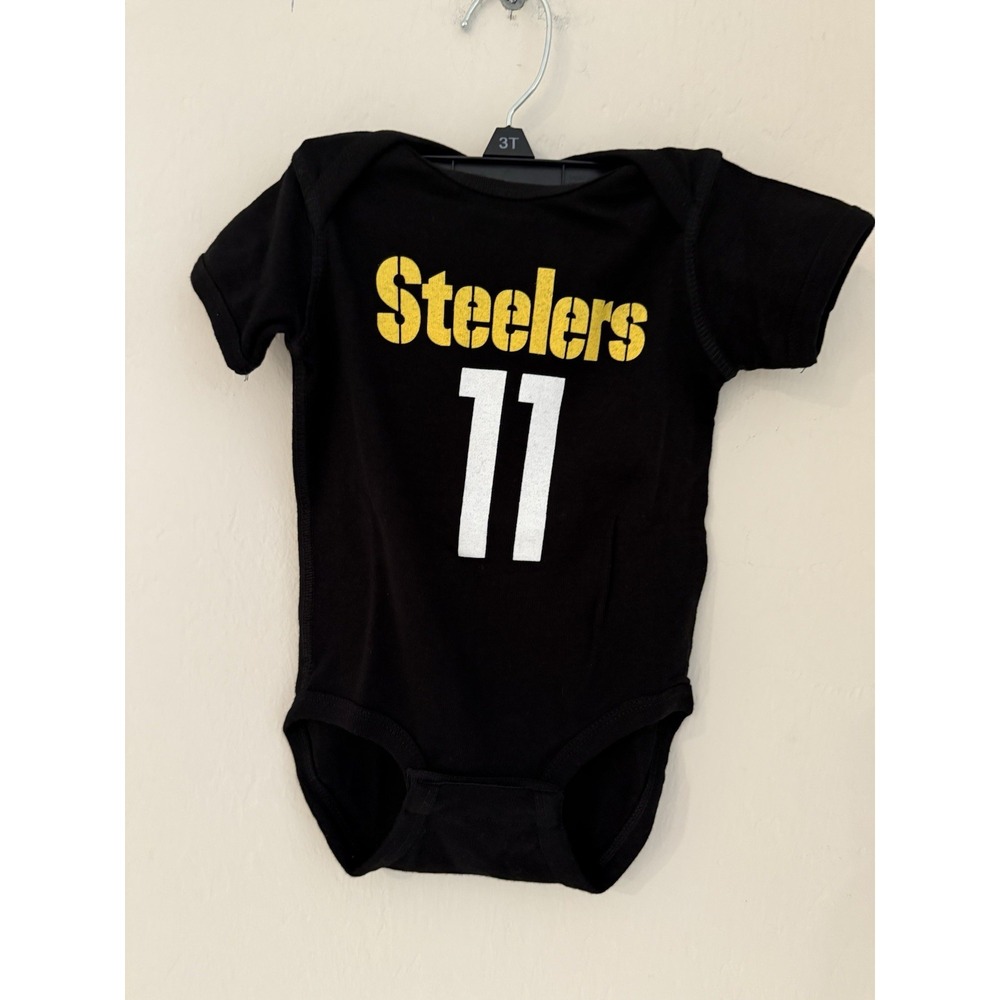 Pittsburgh Steelers Chase Claypool #11 Infant's Outer stuff Bodysuit-Size 12 NWT